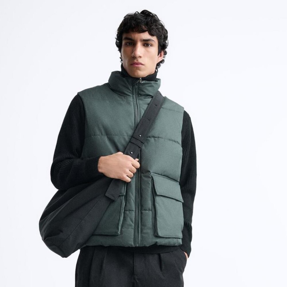 Zara Men's Dark Green Puffer Vest in Size Large